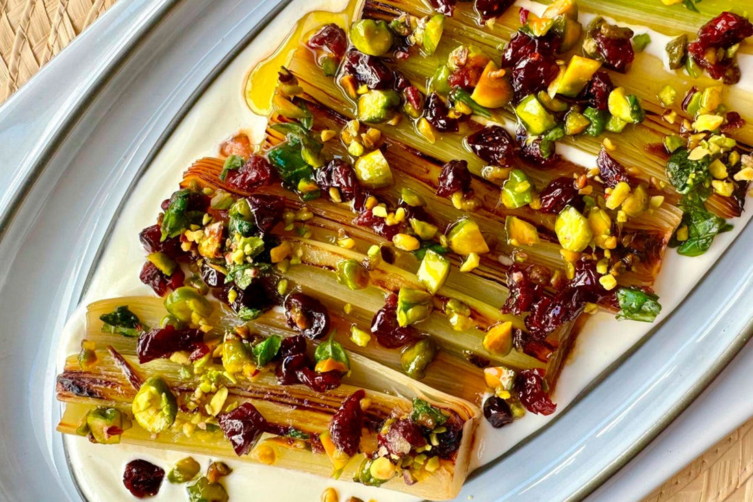 Receta Puerros caramelizados con pistacho y frutos rojos